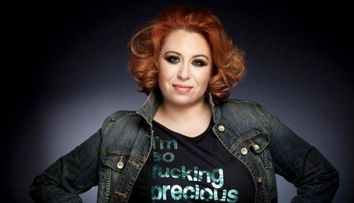 Oana Roman isi arata burtica de gravida in lenjerie intima. Cum arata vedeta in cel mai curajos pictorial de pana acum, cu o zi inainte sa nasca