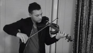 Romanul care face senzatie pe strazile din Scotia cu vioara lui revine cu o noua piesa - VIDEO
