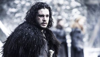 El este omul momentului: toata lumea vorbeste despre el! Vezi transformarea lui Kit Harington de la debutul in Game of Thrones pana in prezent