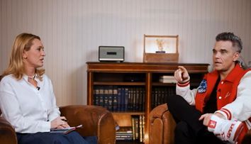 Andreea Esca, interviu-eveniment cu Robbie Williams. Mesajul artistului pentru publicul din România:„Abia aștept”