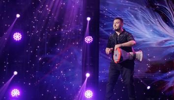 Românii au talent, 28 martie 2025. Cine este Alex Voinea, tânărul care a făcut show pe muzica lui Michael Jackson, cântând la darabană