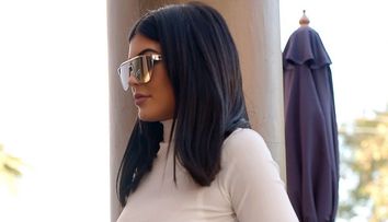 Lily Collins, intr-o pereche de colanti ca a lui Kylie Jenner. Cum a aparut tanara pe strada
