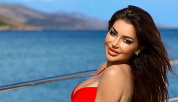 Elena Ionescu, apariție de senzație pe litoralul românesc! Cât de bine arată artista în costum de baie
