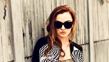 Alexandra Stan isi promoveaza noua melodie asa cum le place domnilor: intr-un body mulat care a lasat imaginatia fara limite
