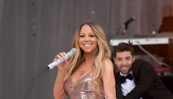 A plesnit rochia pe ea in timpul unui interviu. Cum s-a facut de ras Mariah Carey in direct la TV: clipul e viral acum pe YouTube