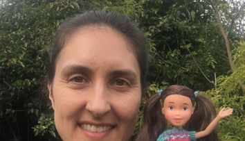 Această mămică „reciclează” păpuși și trăiește din asta. Povestea a făcut înconjurul planetei
