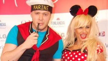 Anda Adam si Victor Slav s-au deghizat in Popeye Marinarul si Minnie Mouse VIDEO