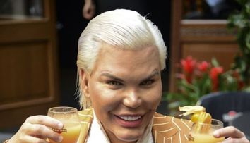 Trioul de senzatie care a facut spectacol pe strazile din Los Angeles. Alaturi de cine a fost surprins Rodrigo Alves