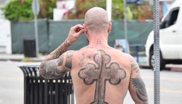 A crescut în lux, cu părinți celebri și principii stricte, dar drogurile l-au adus la marginea prăpastiei. Cine e fiul rătăcitor de la Hollywood