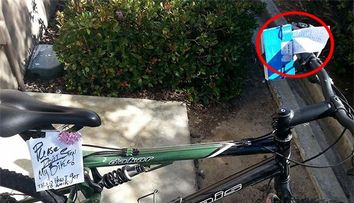Si-a lasat bicicleta nesupravegheata, cu un biletel: 