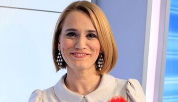 Andreea Esca a plecat de acasa insotita de cineva neasteptat. Cine a condus-o cu masina spre serviciu FOTO