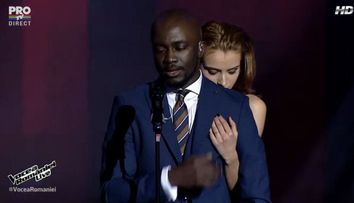 Un moment de exceptie! Tobi Ibitoye a transmis multa emotie cu aceasta interpretare! Smiley: 
