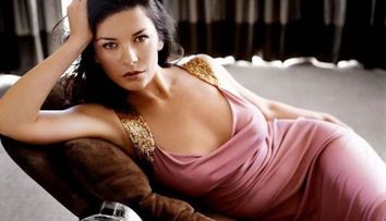 A fost internata in clinici de psihiatrie, insa acum arata perfect. Imagini cu Catherine Zeta Jones si familia ei