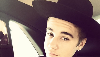 Nu-l mai recunosti. Justin Bieber a facut o schimbare radicala de look. Artistul uimeste cu o noua transformare