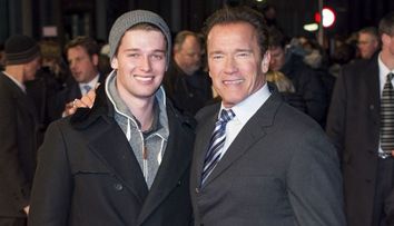 Toata lumea il stie pe Patrick, dar baiatul facut cu menajera ii seamana perfect. Cum arata fiul ilegitim al lui Arnold