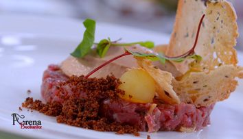 Tartar de vită cu mousse de foie-gras și noisette de pere