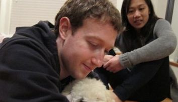 VIDEO Fondatorul Facebook s-a logodit? Vezi cu cine!