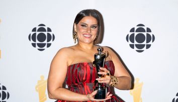 Într-o lume de vedete care topesc kilogramele peste noapte cu medicamente, Nelly Furtado este o excepție. Victima body-shamingului online, artista refuză să cedeze presiunilor
