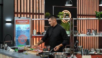 MasterChef 2024, 1 octombrie.Coco Fazăcaș a pregătit muschi de porc în crustă de susan, dar șefii au spus că primesc mâncare japoneză crudă: 