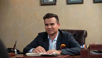 Un nou șef intră sub acoperire! David Aron, Alpin: 