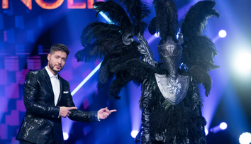 Masked Singer România: Corbul a reușit să îi intrige pe detectivi cu reprezentația sa