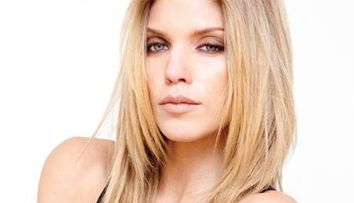 Poate n-o mai stii din Beverly Hills, dar aceasta poza sigur o vei tine minte. <span style=