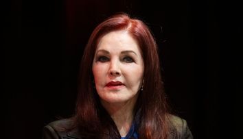 Suma colosală pe care Priscilla Presley a câștigat-o în 2024, dezvăluită în cadrul unui proces tensionat de 1 milion de dolari. Fosta asociată, acuzată că vrea să-i ia toți banii