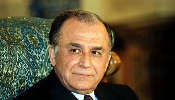 Cum se simte acum Ion Iliescu, internat în continuare la Terapie Intensivă. Medicii fac eforturi să-i pună un diagnostic: ”Poate fi cu totul altceva”