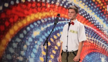 Talentul unui student la Teologie a lasat juriul cu gura cascata. Nimeni nu se astepta sa faca asa ceva pe scena: VIDEO