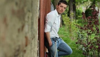 Adrian Tutu isi scoate album la sfarsitul verii. Vezi ce piese o sa contina!
