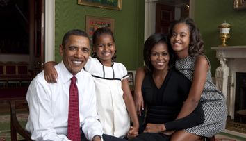 Michelle Obama, apariție rară alături de fiicele sale. Malia și Sasha au însoțit-o la un restaurant celebru din Beverly Hills