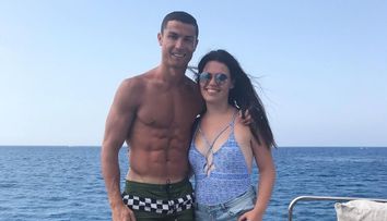 Nepoata lui Cristiano Ronaldo și-a etalat silueta sexy la plajă. Reacția fanilor: “O sirenă!”