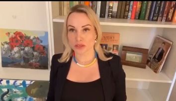 După ce a fost dată dispărută, jurnalista din Rusia continuă să lupte împotriva războiului. Ce mesaje apar pe conturile ei?
