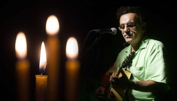 A murit folkistul Marius Baţu. Anunțul vine în aceeași zi în care s-a stins din viață și cântărețul Gabriel Cotabiță