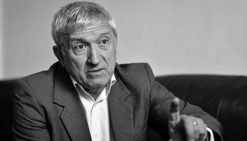 Primele imagini de la priveghiul lui Mircea Diaconu! Cum a fost surprinsă Diana Lupescu, soția regretatului artist