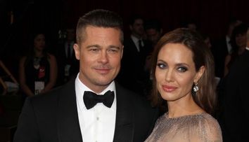Imaginile care au atras atentia: Angelina Jolie, fotografiata cu un decolteu generos intr-un club. Vezi cum a surprinsa alaturi de Brad Pitt