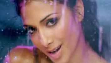 Video / Cum se danseaza in piscina? Vezi noul clip 'Wet' de la Nicole Scherzinger!