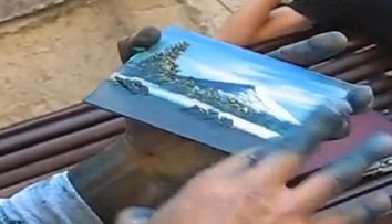VIDEO Acest artist te va lasa cu gura cascata! Uite cat de repede picteaza