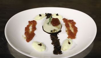 Reteta Cristina-Gabriela Ostrovschi : Panna cotta de busuioc cu dulceata de rosii