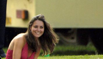 Momentul când Kate Middleton l-a cucerit pe William. A apărut în public într-o rochie transparentă, prin care se vedea totul