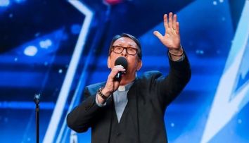 Preotul care a cucerit inimile publicului de la Britain's Got Talent. Melodia emotionanta pe care a cantat-o impecabil