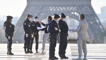 Cu 11.000 de cazuri noi de Covid-19 în 24 de ore, Franța a impus încă o interdicție cetățenilor săi
