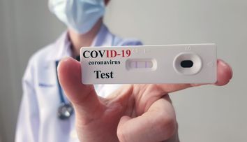 Glovo va livra, în numai 30 de minute, teste rapide COVID-19
