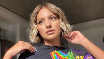 Alexandra Stan, îmbrăcată în ie și cu năframă albă pe cap la cununia civilă. „Au fost lacrimi de bucurie”