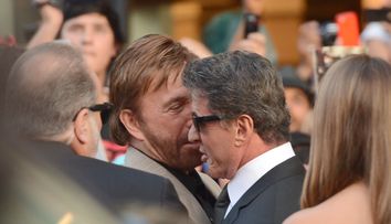 Ce l-a pus Chuck Norris pe Sylvester Stallone să facă înaintea filmărilor pentru „Eroi de sacrificiu 2”. Filmul poate fi văzut pe VOYO
