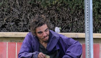 Fostul actor devenit homeless, salvat chiar de Crăciun. Familia s-a mobilizat, l-a luat de pe străzi și l-a internat într-un centru pentru tratament