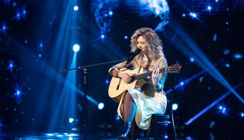 Românii au talent, 16 februarie. Virginia Rusu a adus emoția pe scenă, cu propria ei creație! Melodia pe care a compus-o i-a fermecat pe jurați: „Ai o voce atât de caldă!”