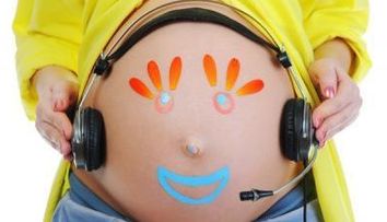 Centura muzicala – bebe asculta muzica inca din burtica
