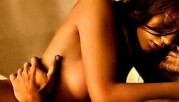 Jennifer Lopez, topless in bratele lui Enrique Iglesias. Vezi FOTO