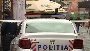 Polițiștii l-au identificat pe agresorul tinerei de 25 de ani, găsită într-o baltă de sânge în Centrul Vechi